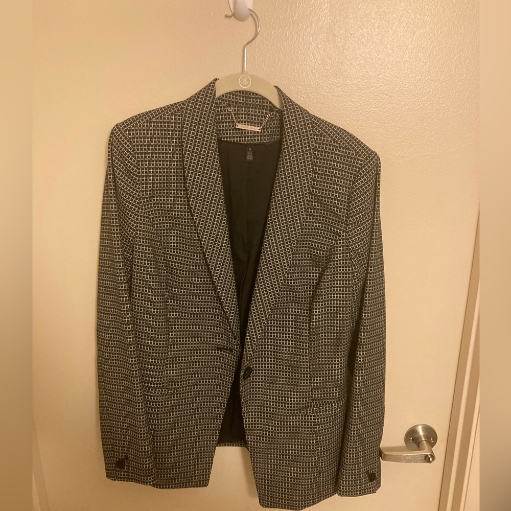 White House Black Market black and white size 12 women’s blazer.